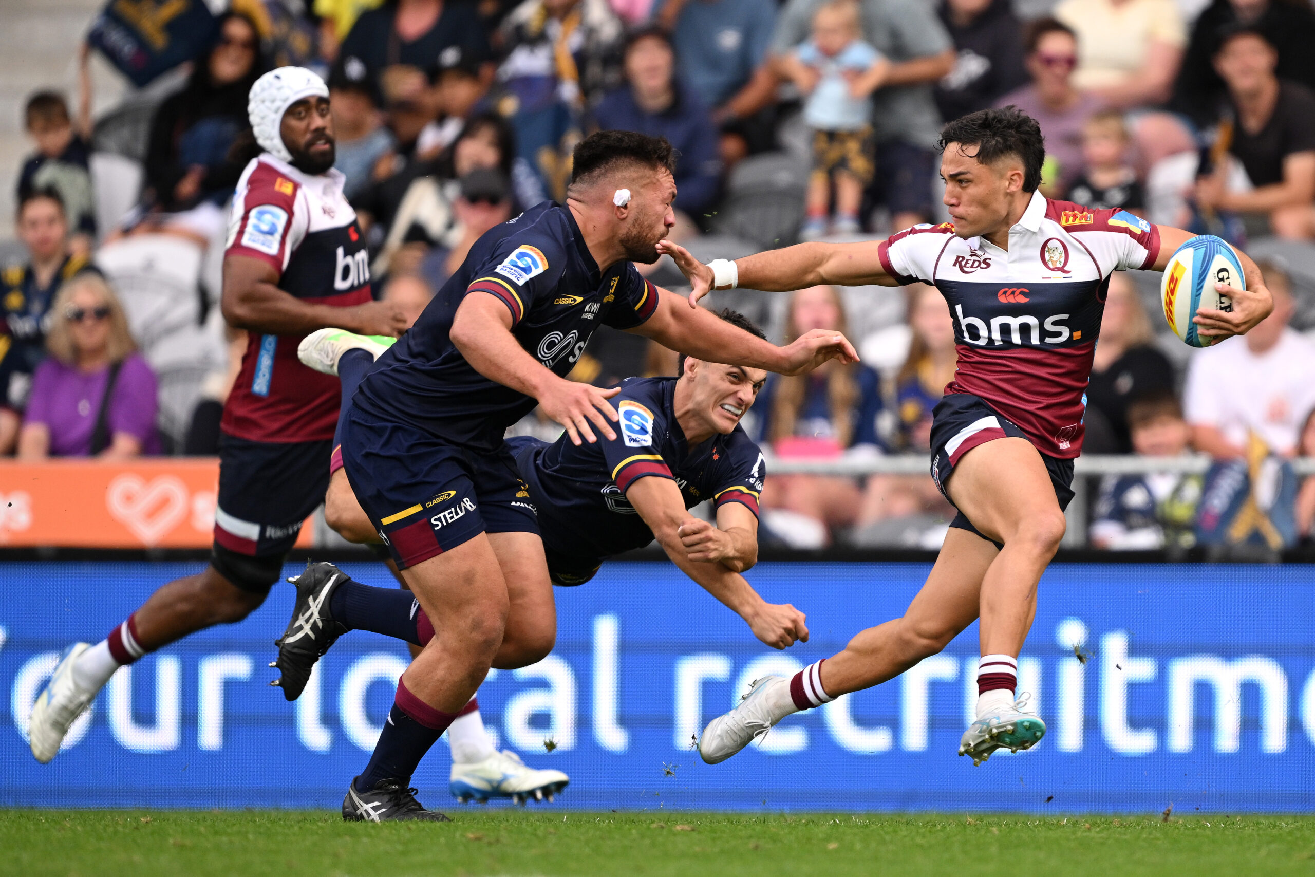 Queensland Reds down Highlanders in Dunedin slugfest